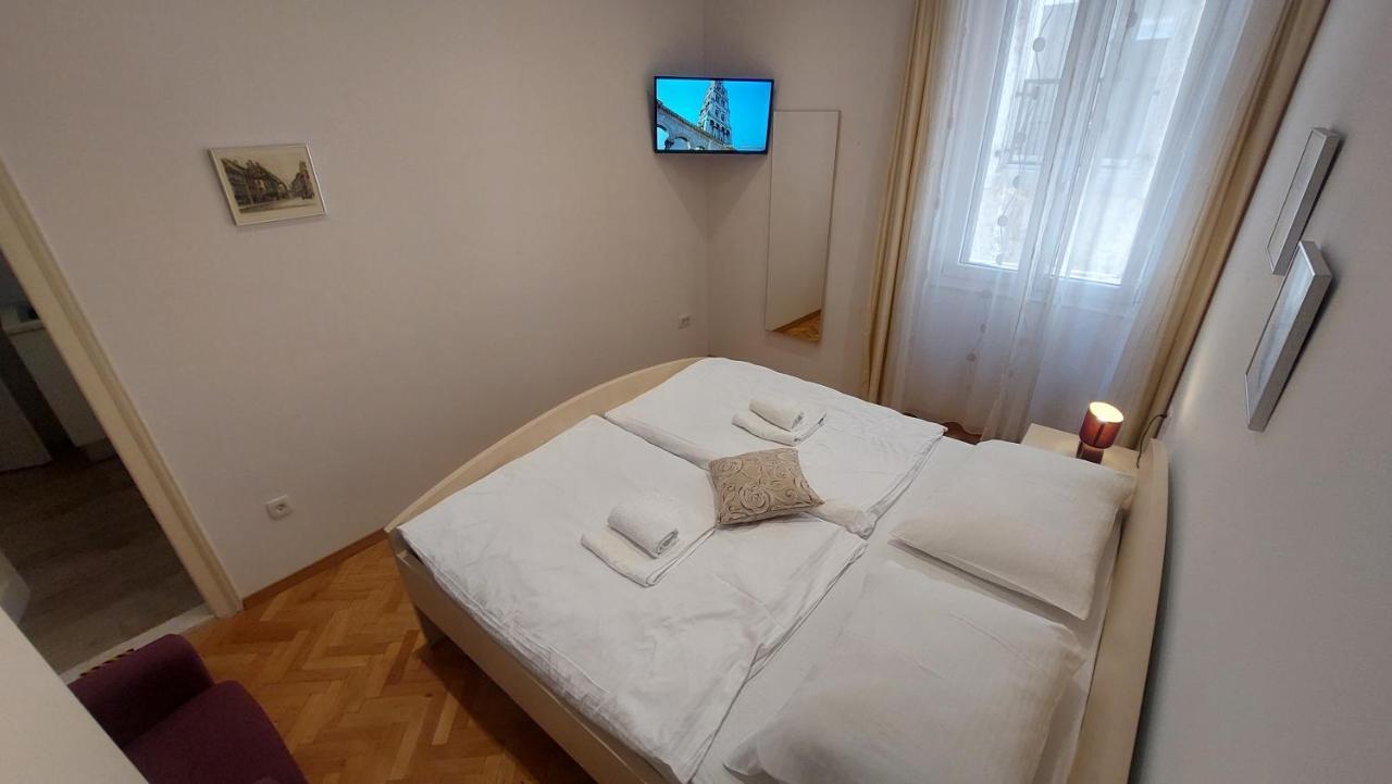 3M Peristil Apartment Split Bagian luar foto