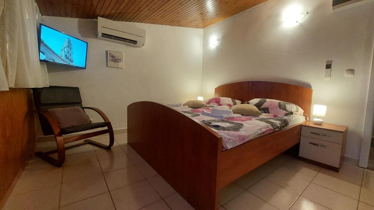 3M Peristil Apartment Split Bagian luar foto