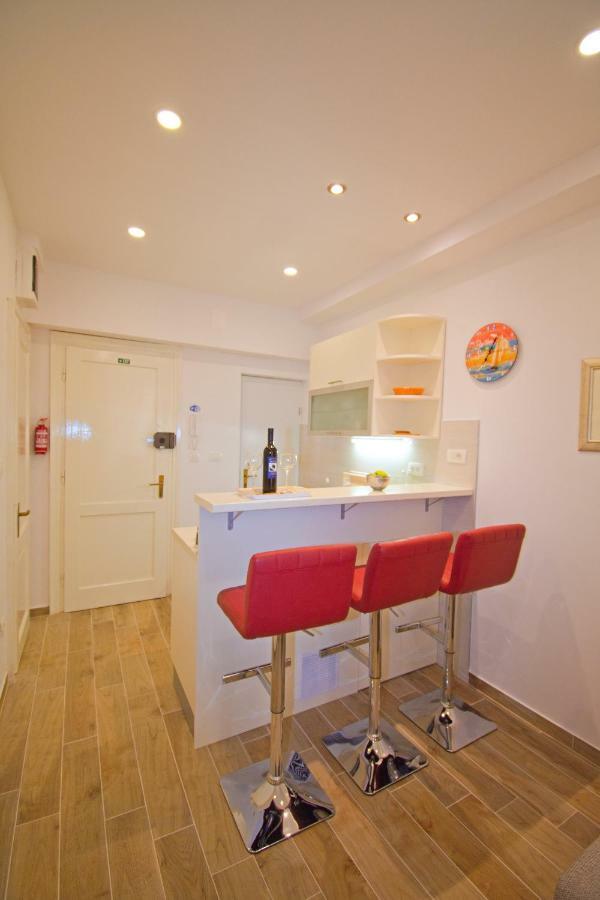 3M Peristil Apartment Split Bagian luar foto